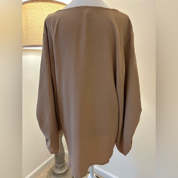 Women’s Blouse - Picture 4 of 6